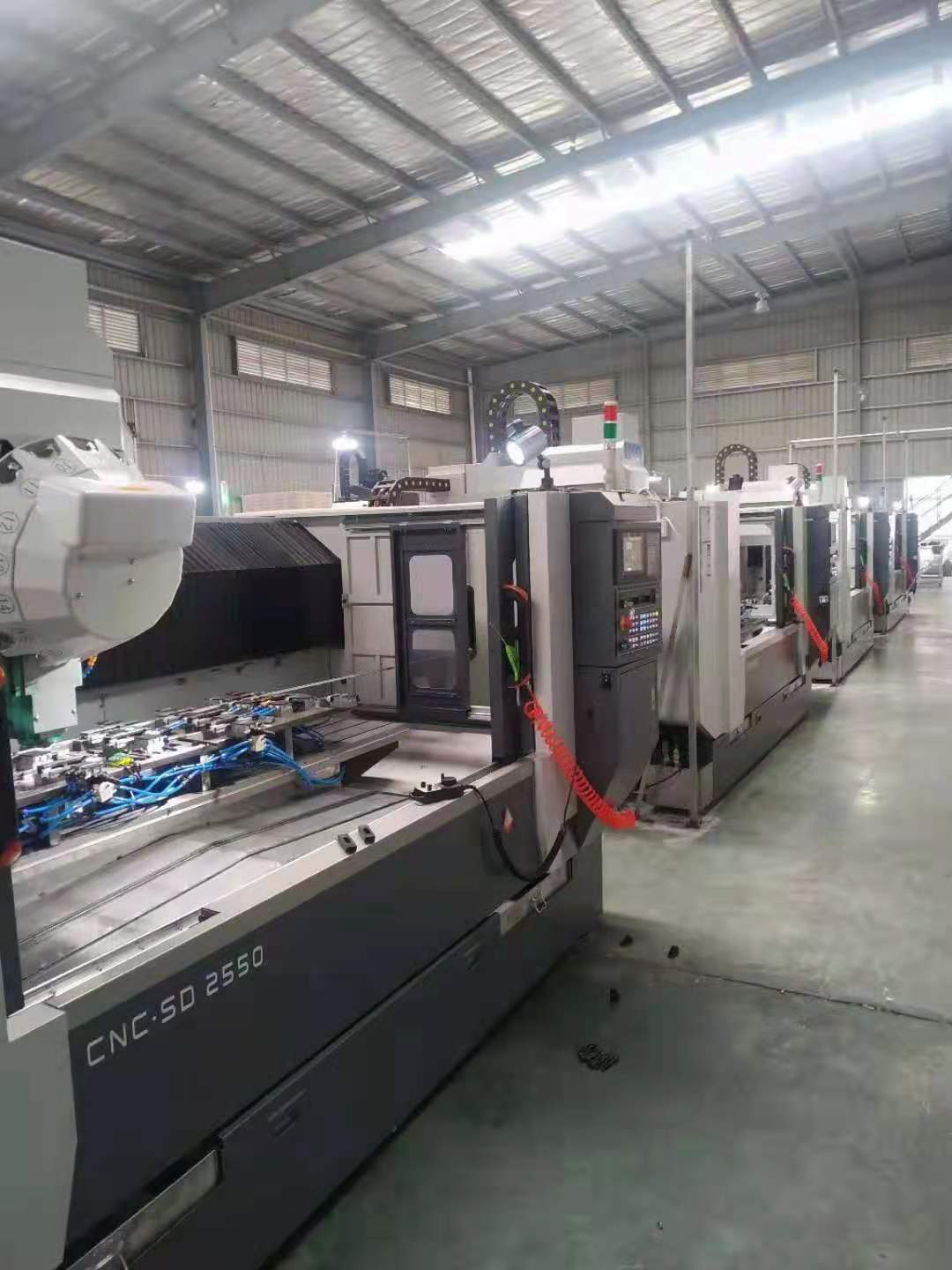 鋁型材加工中心，精雕機，高光機，雕銑機